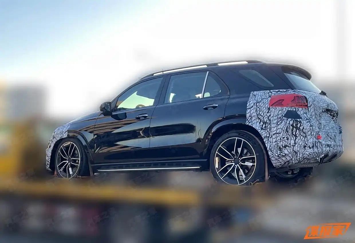 加长版奔驰GLE测试车，肉眼可见把长度加给了门板和C柱大v聊车汽场全开奔驰
