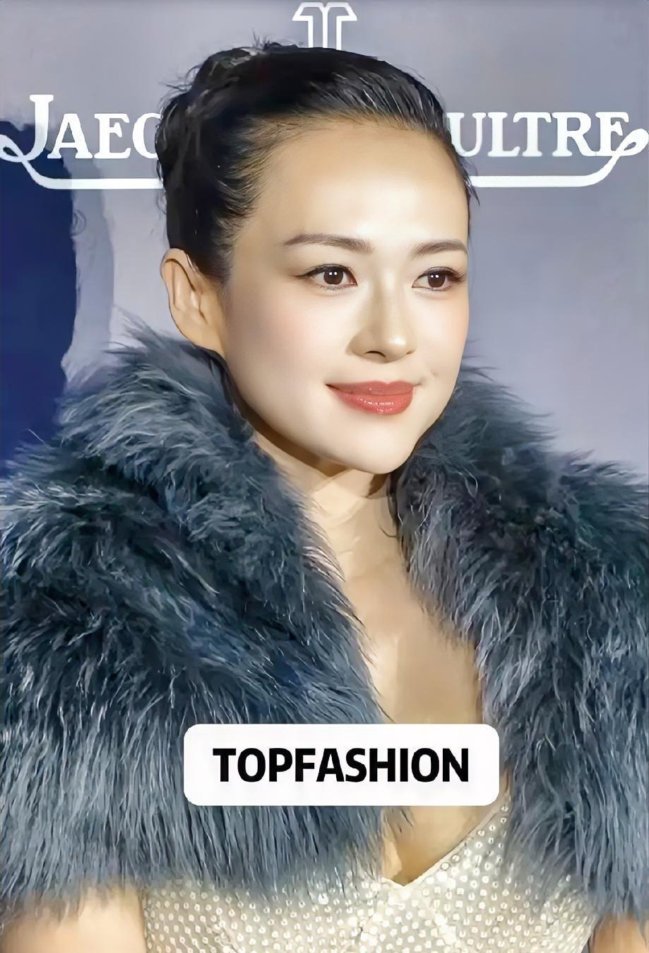 章子怡没崩，真没崩。
离婚后照样站C位，红毯一走，全场静音。
46岁，脸像刚出水