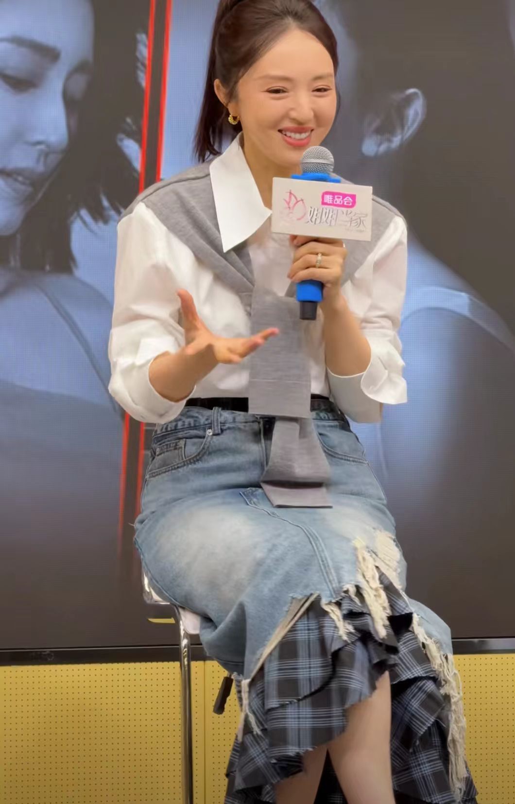 董璇公开再婚董璇在新综艺看片会上公开在婚的消息，引发网友热议。 ​​​
