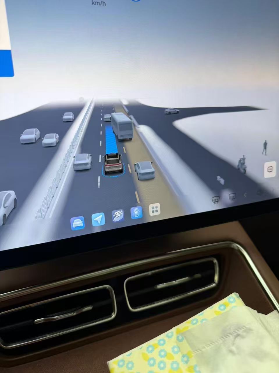 地平线上周开启了量产版本的媒体公开试驾，选在了公认道路难度极大的杭州，并且允许媒