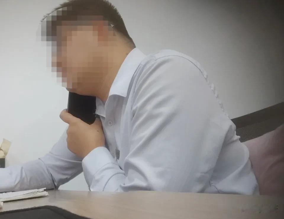 105万贷款，23万服务费。
 
这是佛山吴先生的遭遇。前后半年，钱没拿到多少，