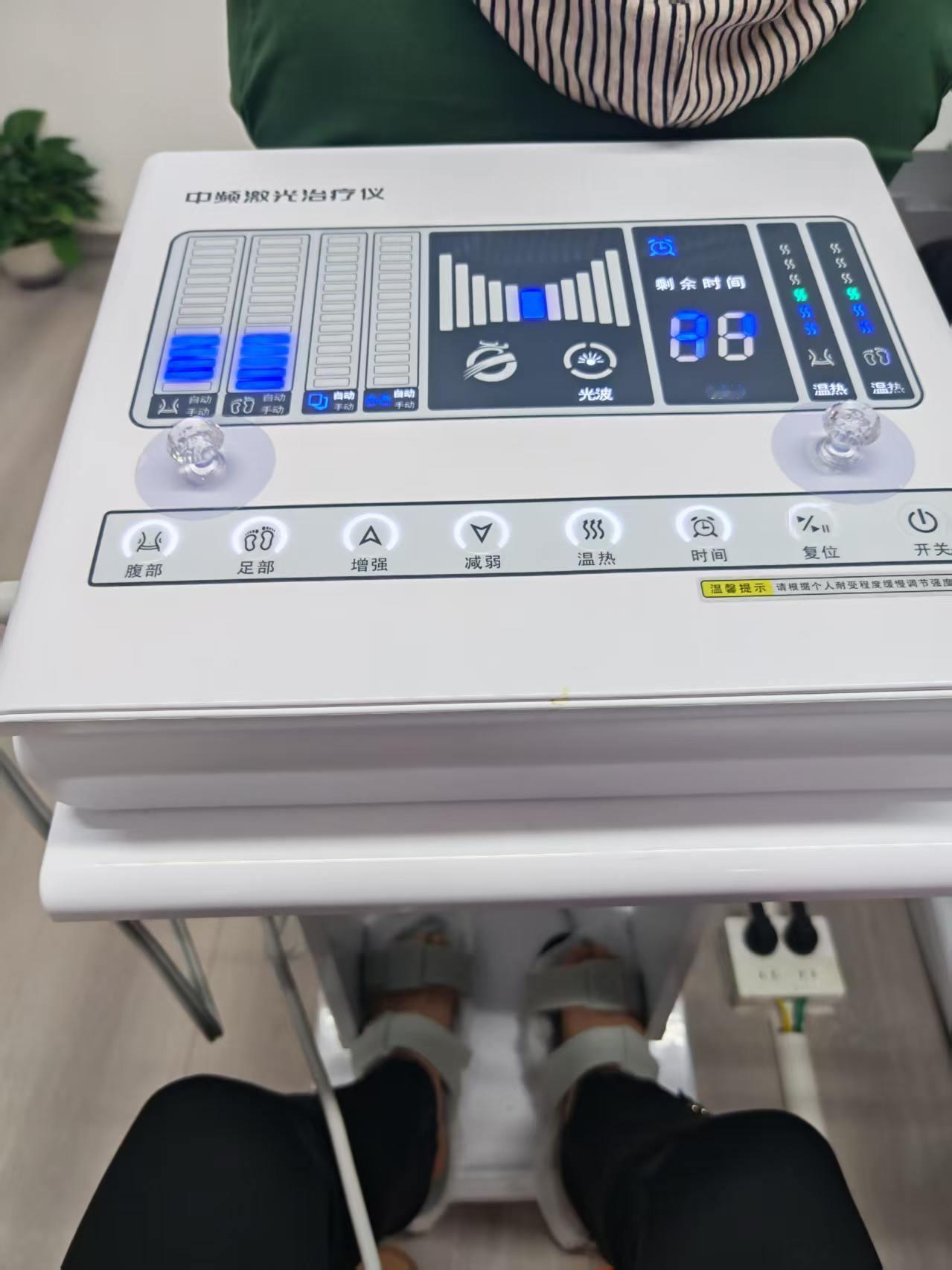 世风日下，这帮捞偏门的也就骗骗老人和家庭妇女了，你看这什么激光治疗仪，只要是个 