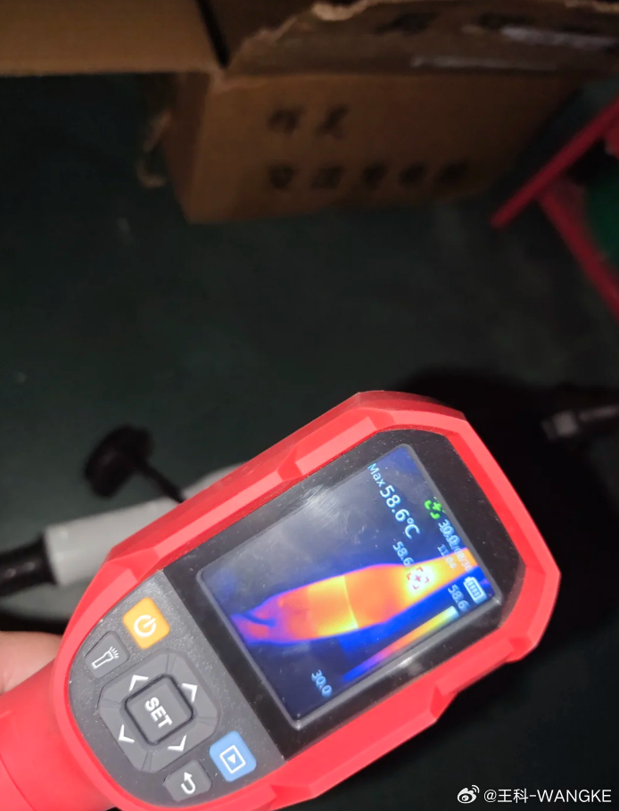 充电延长线，这东西在应急的时候，就变成香饽饽了！ 