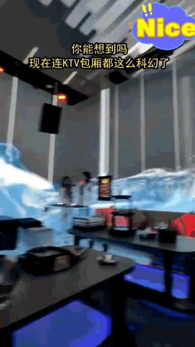 1 天呐！现在KTV的效果都这么炸裂了吗？[震惊]
2 还不知道怎么笑才甜美吗？