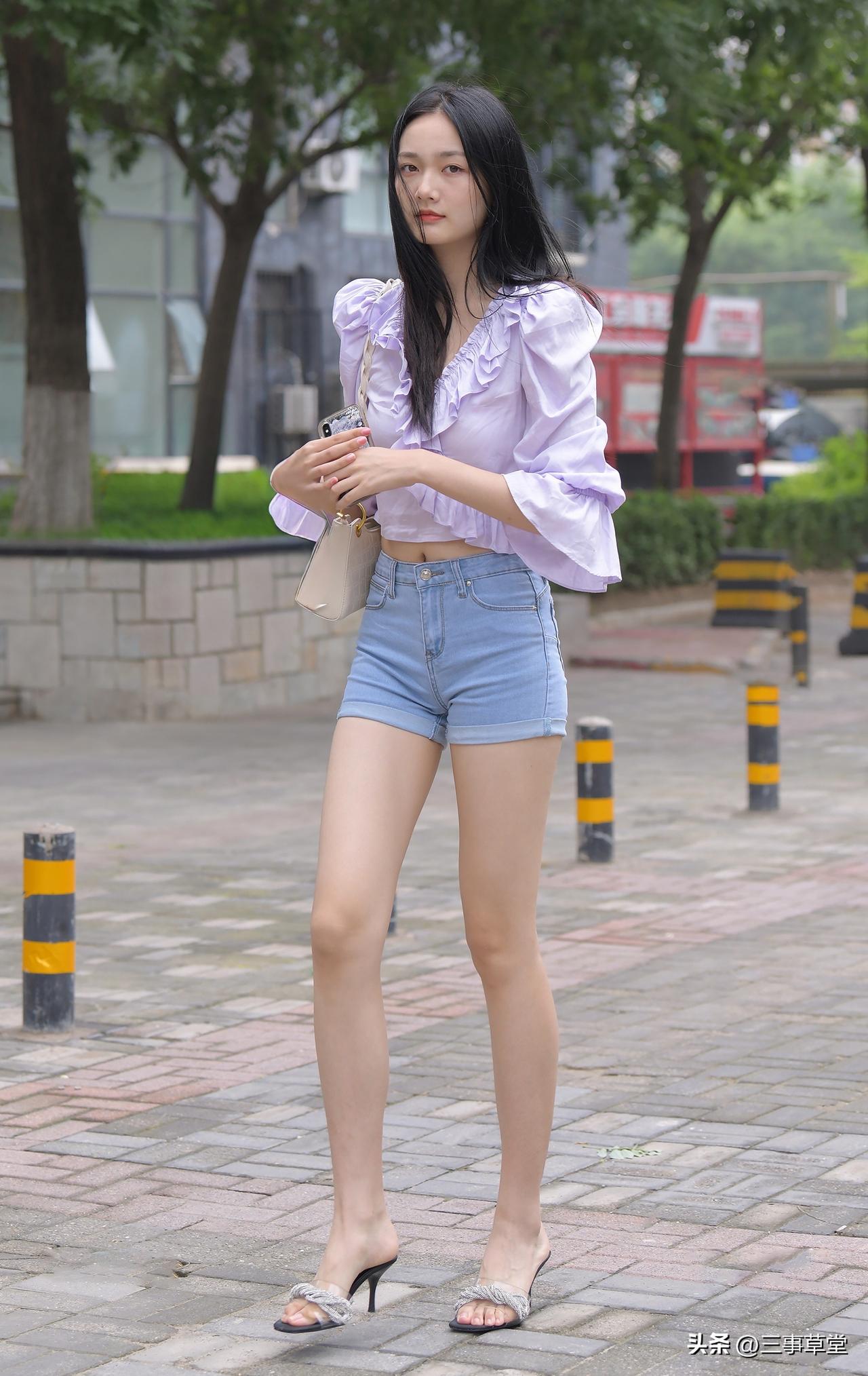 每走一步都是时尚的宣言，自信的你真美！ ​​​！时尚街头摄影分享