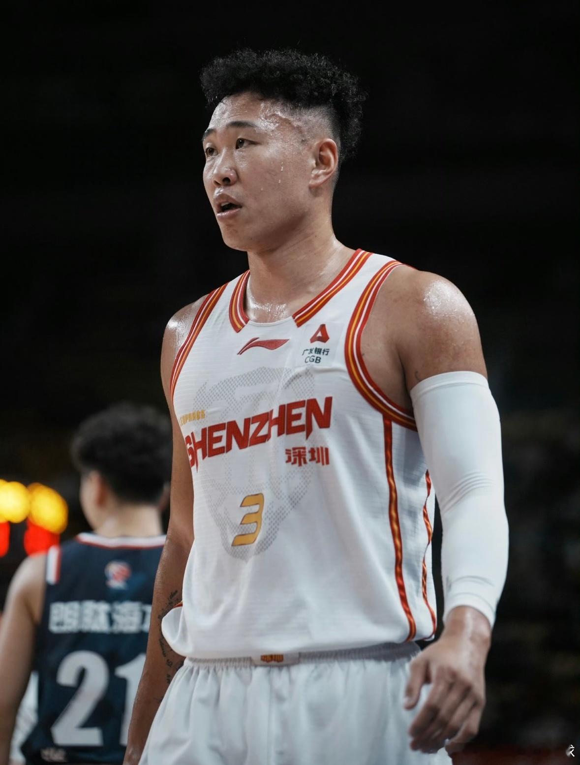 恭喜贺希宁当选第四期月度最佳国内球员！这荣誉完全是他拼出来的，太硬了！第33-4