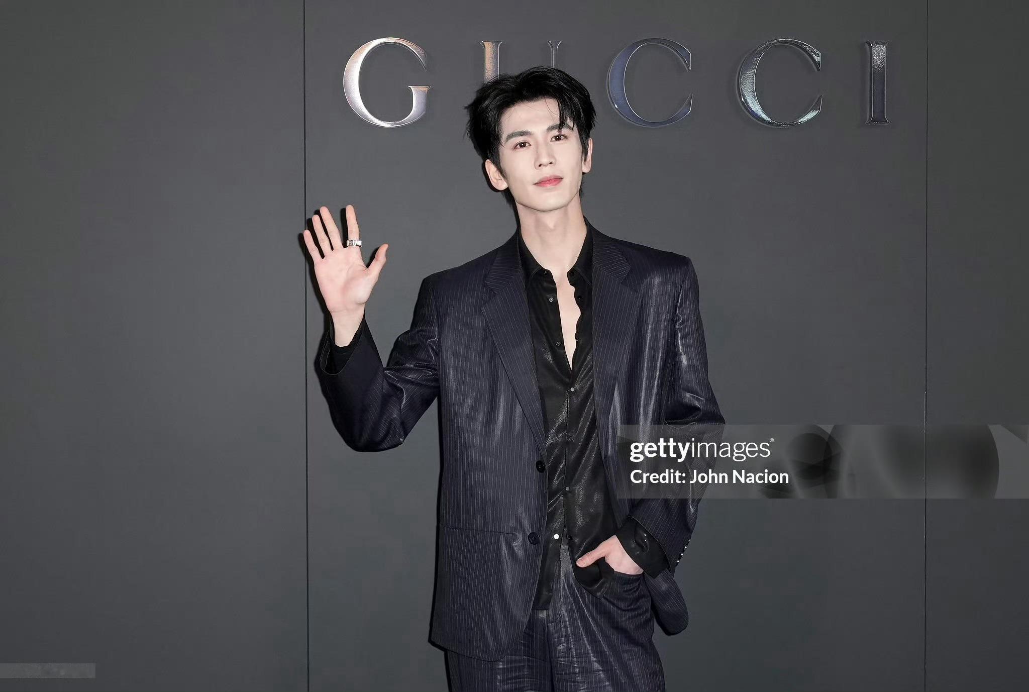G社镜头下的张凌赫此男完全是天菜来的张凌赫 给纽约一些东方骨相的震撼