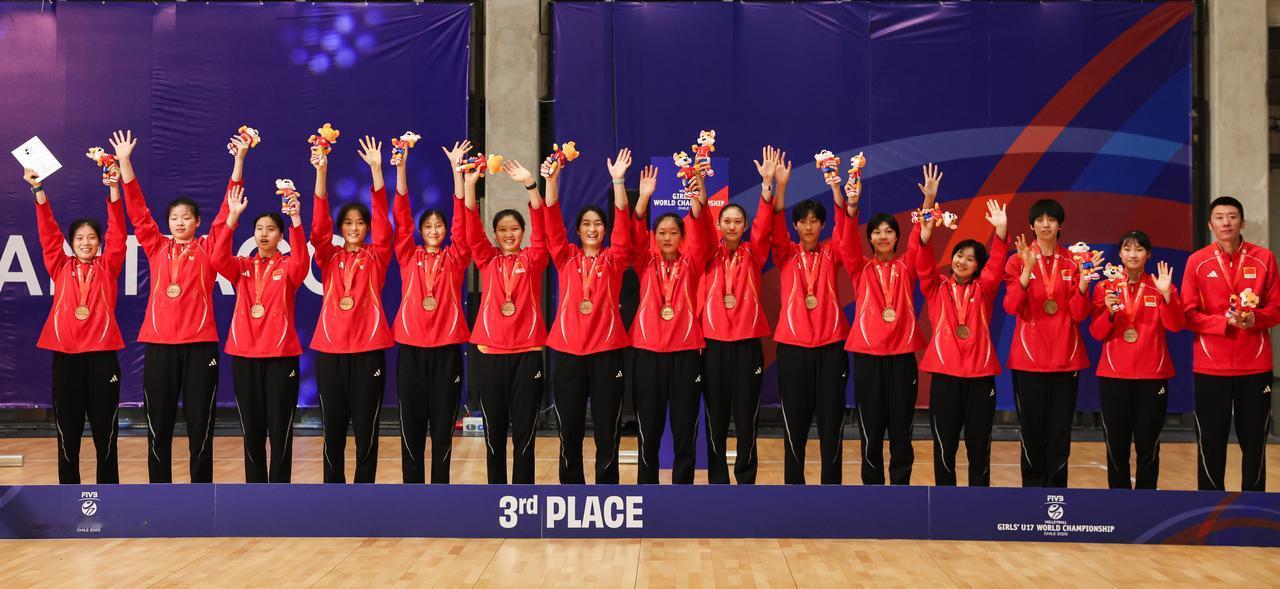U17女排世锦赛中国队3比1逆转中国台北夺季军！首局26比28惜败后连扳三局，5