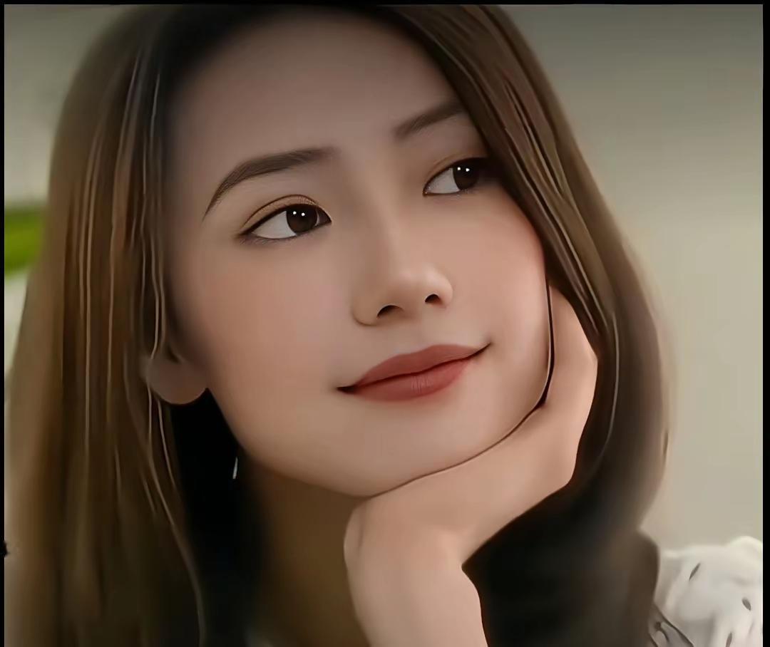 以前会觉得是圆圆，现在会觉得是高路，眼光不停地在改变
一个妩媚，一个清纯，风格不