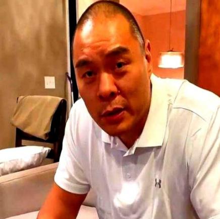 张志磊刚被世界拳坛除名，转头就在纽约时报广场开了家三国烤肉店！

纽约时报广场的