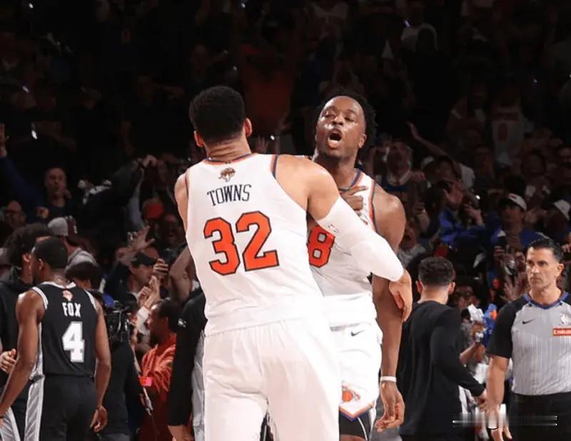 NBA官方今天写道：“在过去30年的季后赛中，一度只有3场比赛在第四节落后20分