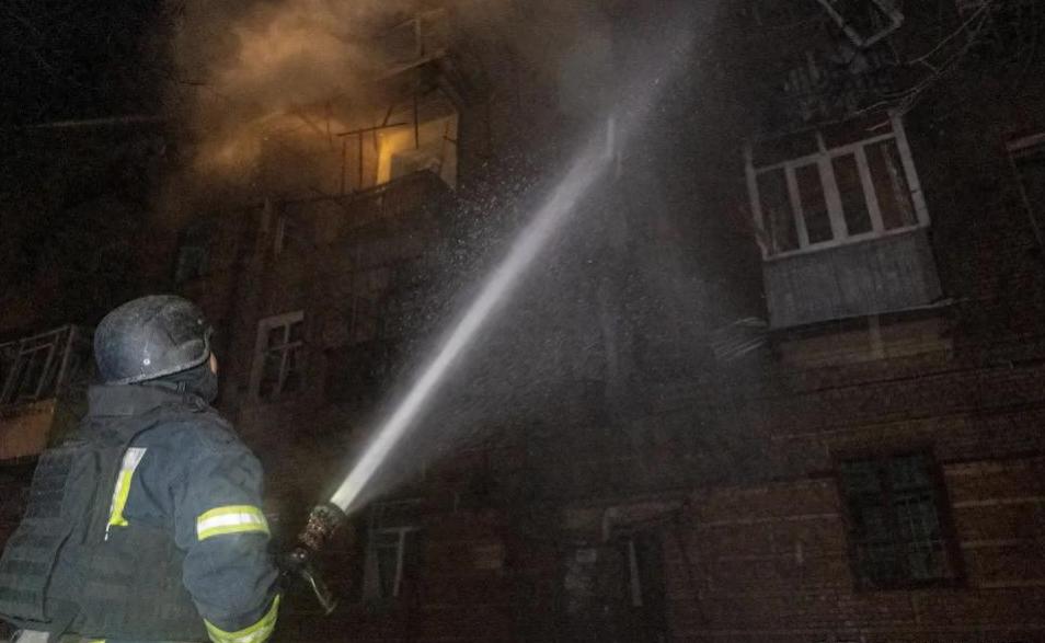 太惨烈了！凌晨时分，当大多数人还在睡梦中，乌克兰却遭遇了惊魂时刻，24日凌晨，睡