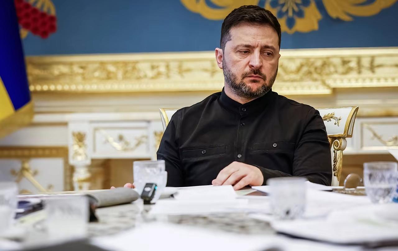 ​难以自拔。近日，乌克兰总统泽连斯基被国内事务的丑闻缠得难以脱身，最近
​司法部