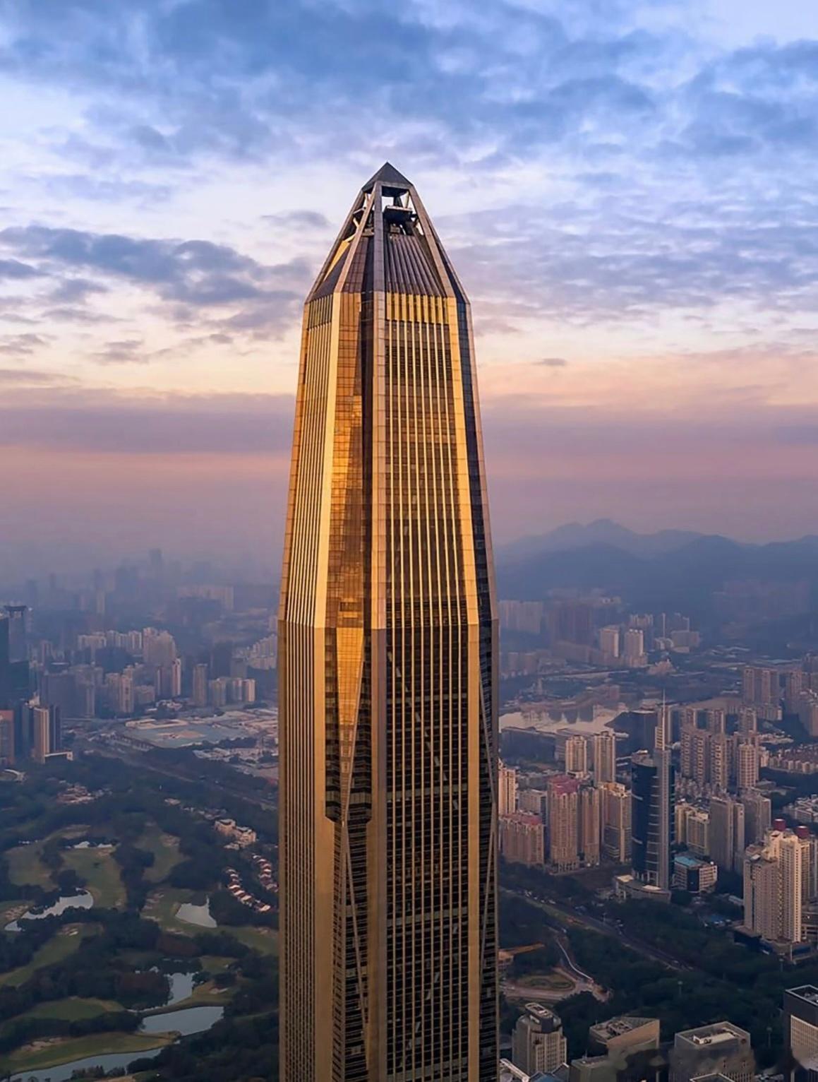 不要看到别人说AI好，就去创业做AI，追风口看自己擅长什么，能整合什么资源，找准