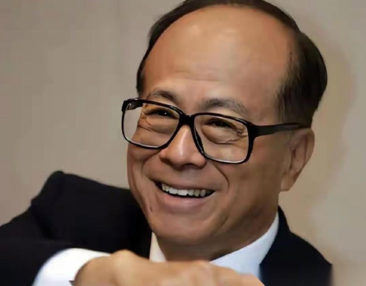 两个90多岁的老头，同时跑了。
97岁的李嘉诚，95岁的巴菲特。
一个在香港，一