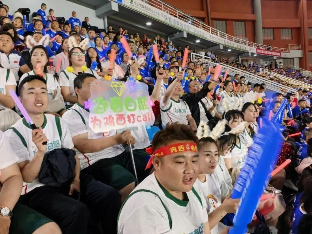 黑龙江身边正能量跟着东北超游龙江 2026年6月30日，“东北超”足球联赛鸡西主