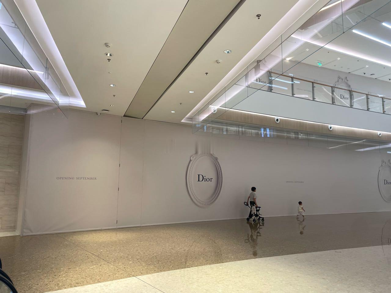 厦门商业 DIOR割出来的小铺，再自己“吞”回去喔 厦门·圣罗兰(万象城店)