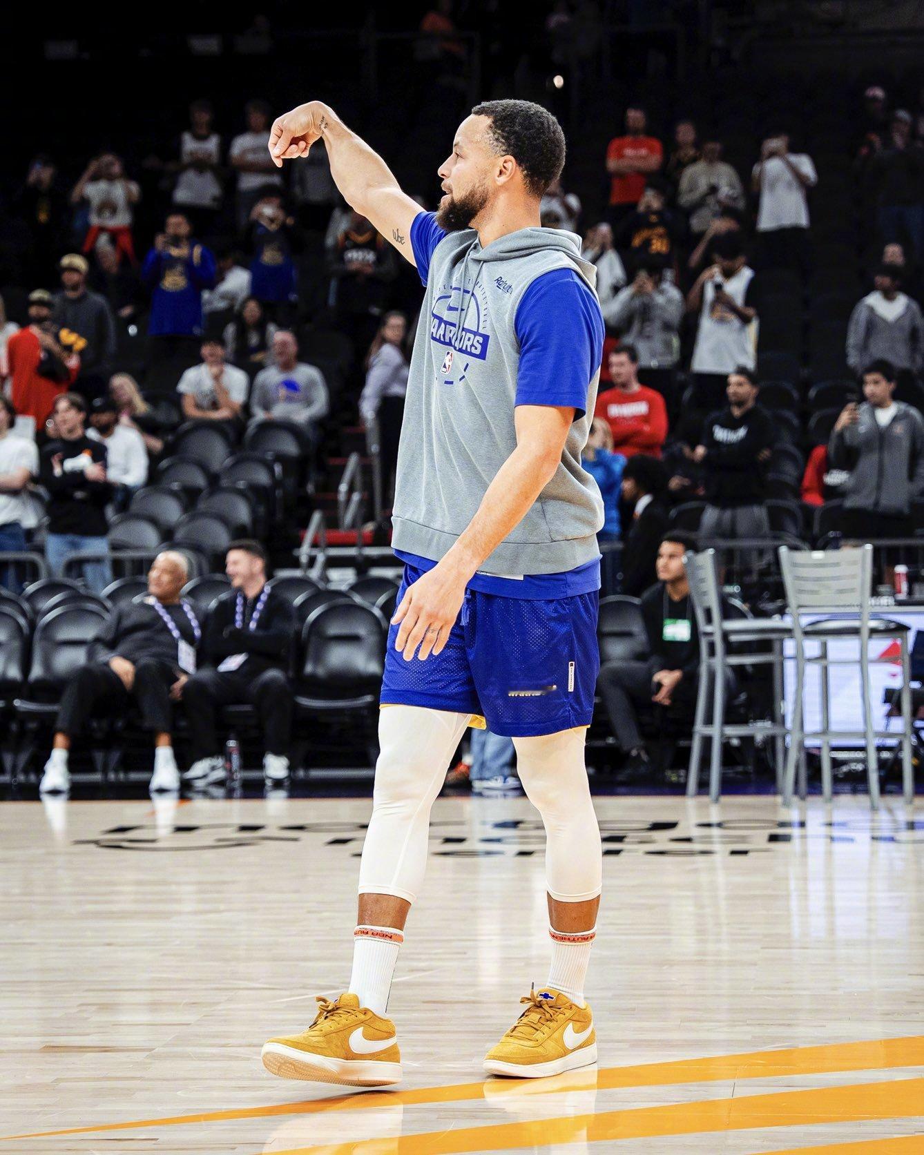 NBA鞋视角 Nike BOOK 1 & 2库里昨天在训练和比赛中分别上脚了布克