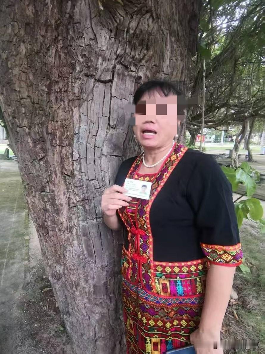 海南，女子的祖父种了一颗百年重阳树，价值207万，却在夜里，树被连根拔起，被人偷