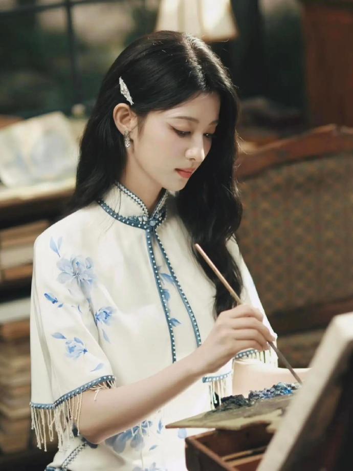 王楚然唱歌怎么好听成这样王楚然也太像满分女生了，颜值出众就算了，唱歌还这么悦耳。