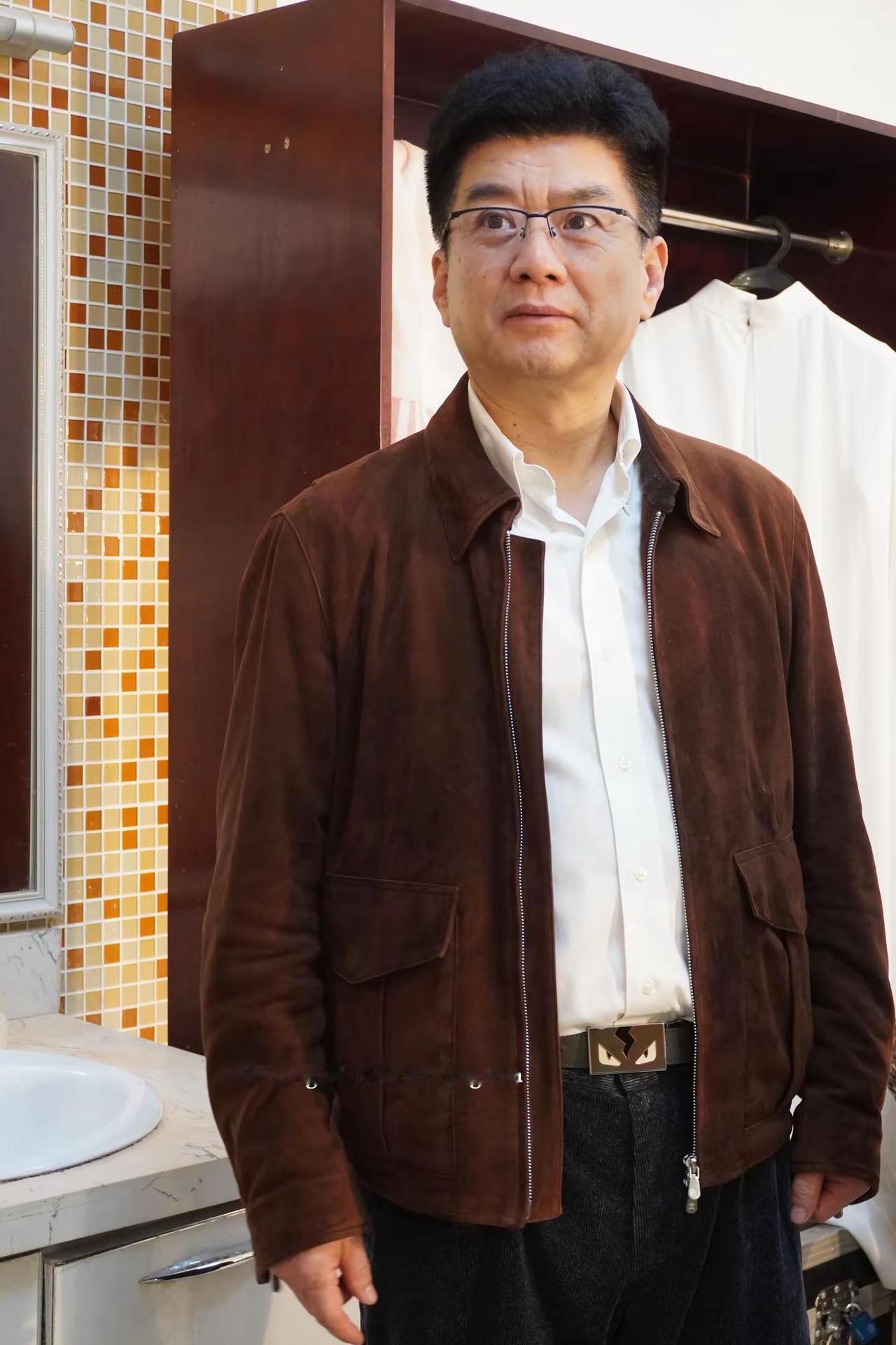 我决定把这些照片发出来，因为此等帅哥不能我一个人欣赏😝 帅老头 太帅了怎么办