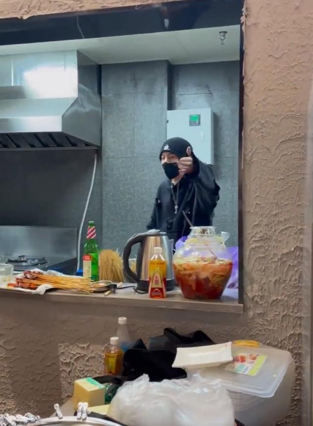 王鹤棣妈妈油炸门店转让乐山飘香近20年的烟火气要暂别！从"夏姐油炸"到网红打卡地