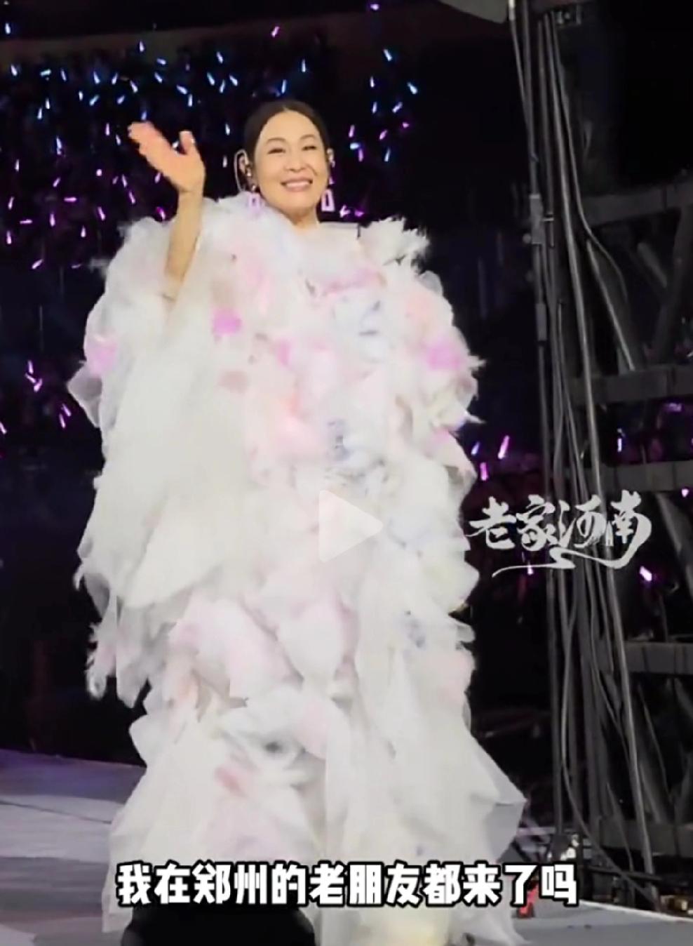 最近被刘若英狠狠圈粉了！她讲话非常接地气，一点明星架子都没有，就像身边亲切的大姐