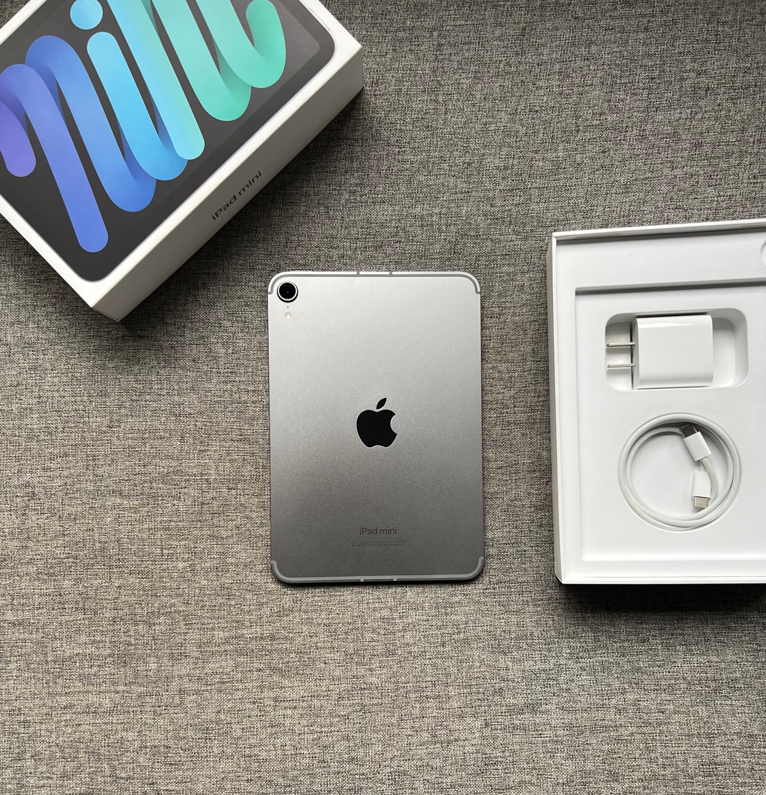 国行iPad mini7 256G 蜂窝版 深空灰，99新全套带票，基本闲置，电