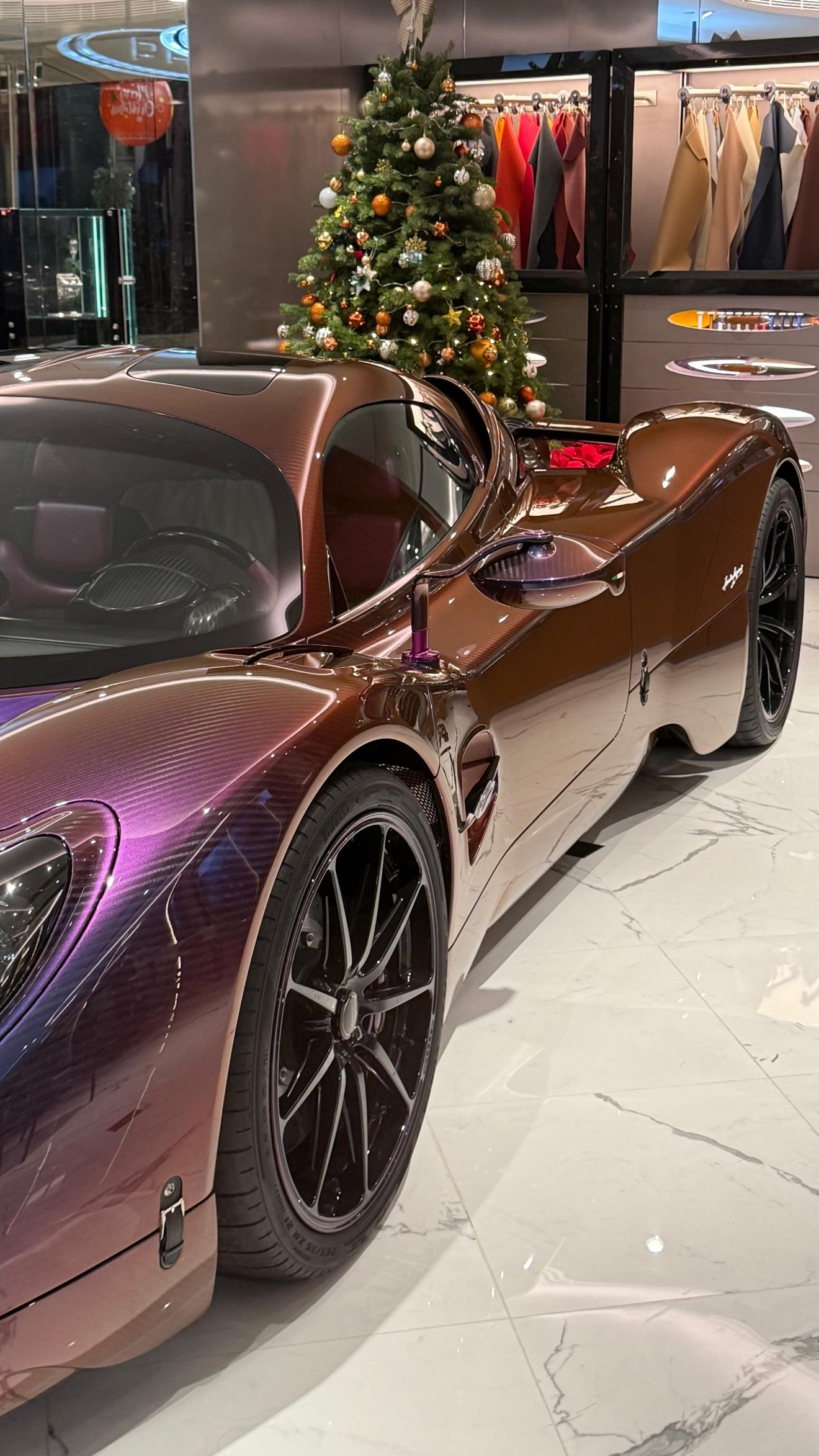 唯一一台彩碳Pagani Utopia在香港SPS交付给了车主