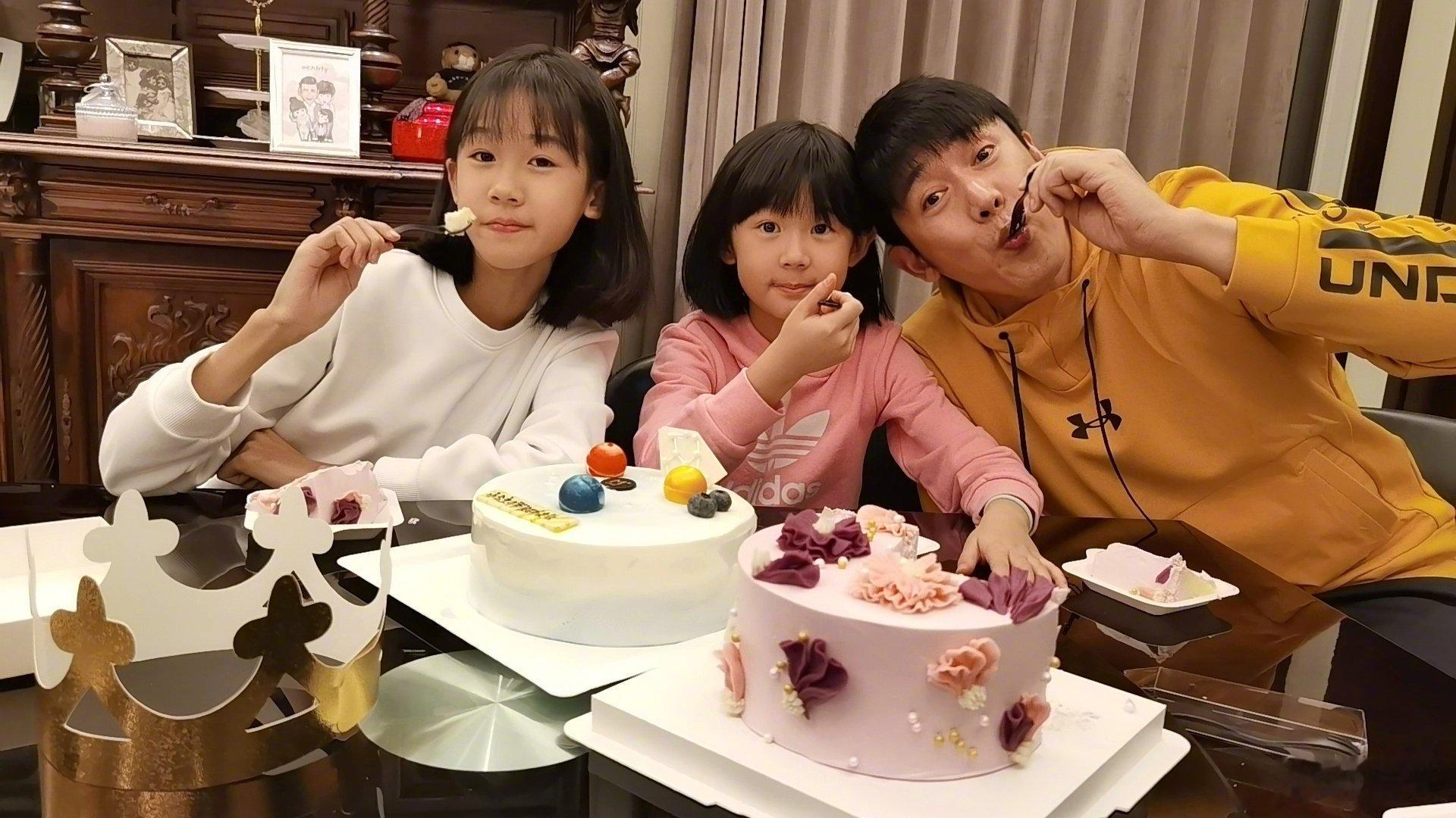 陆毅时隔12年再上芒果娃综 爸爸当家 十二年后重返芒果亲子综艺，瞬间勾起满满回忆
