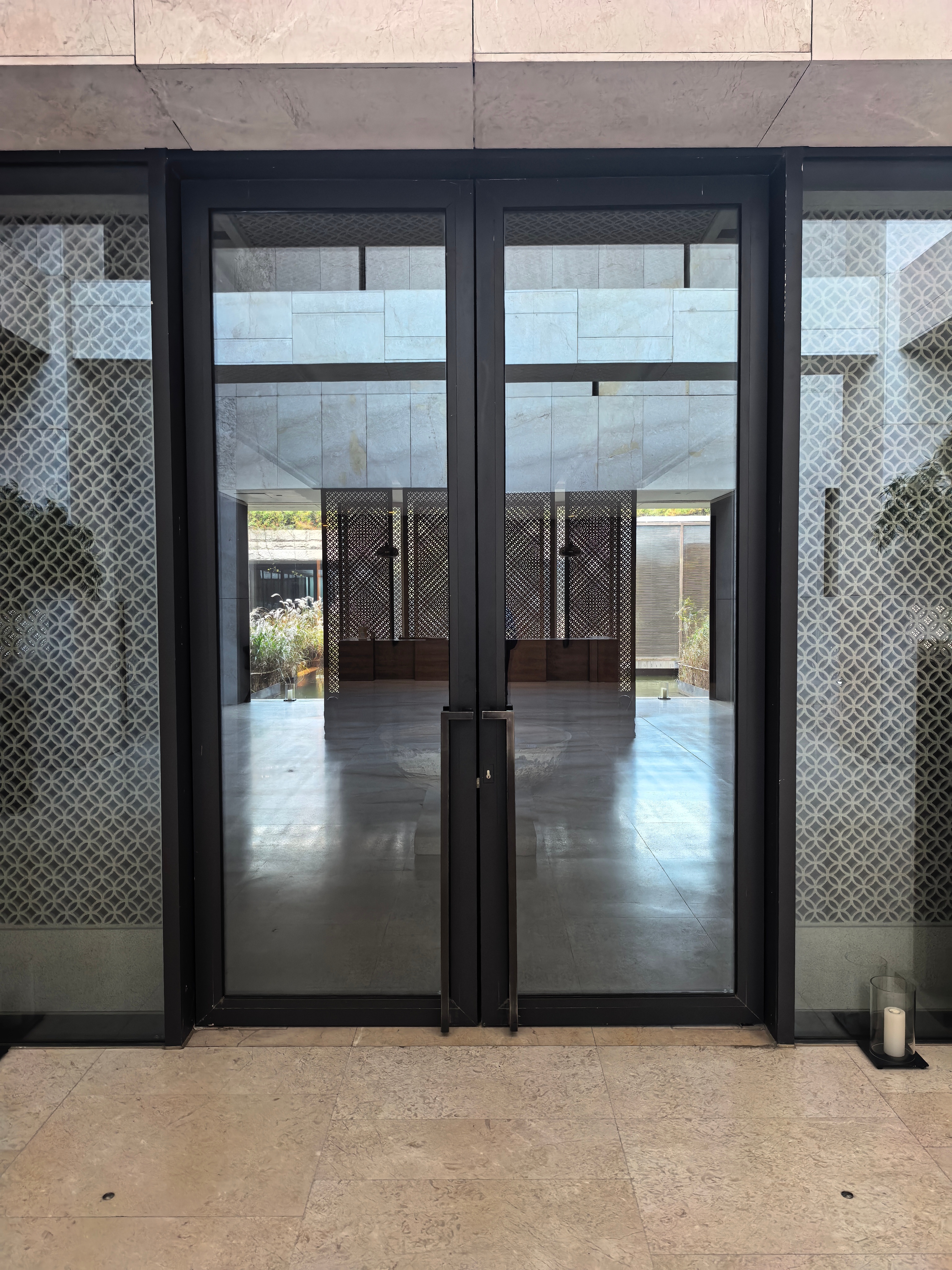 留了一小时早起健身没想到健身房没开门那就出来小跑 3Km黄岛空气清新，风景很好就