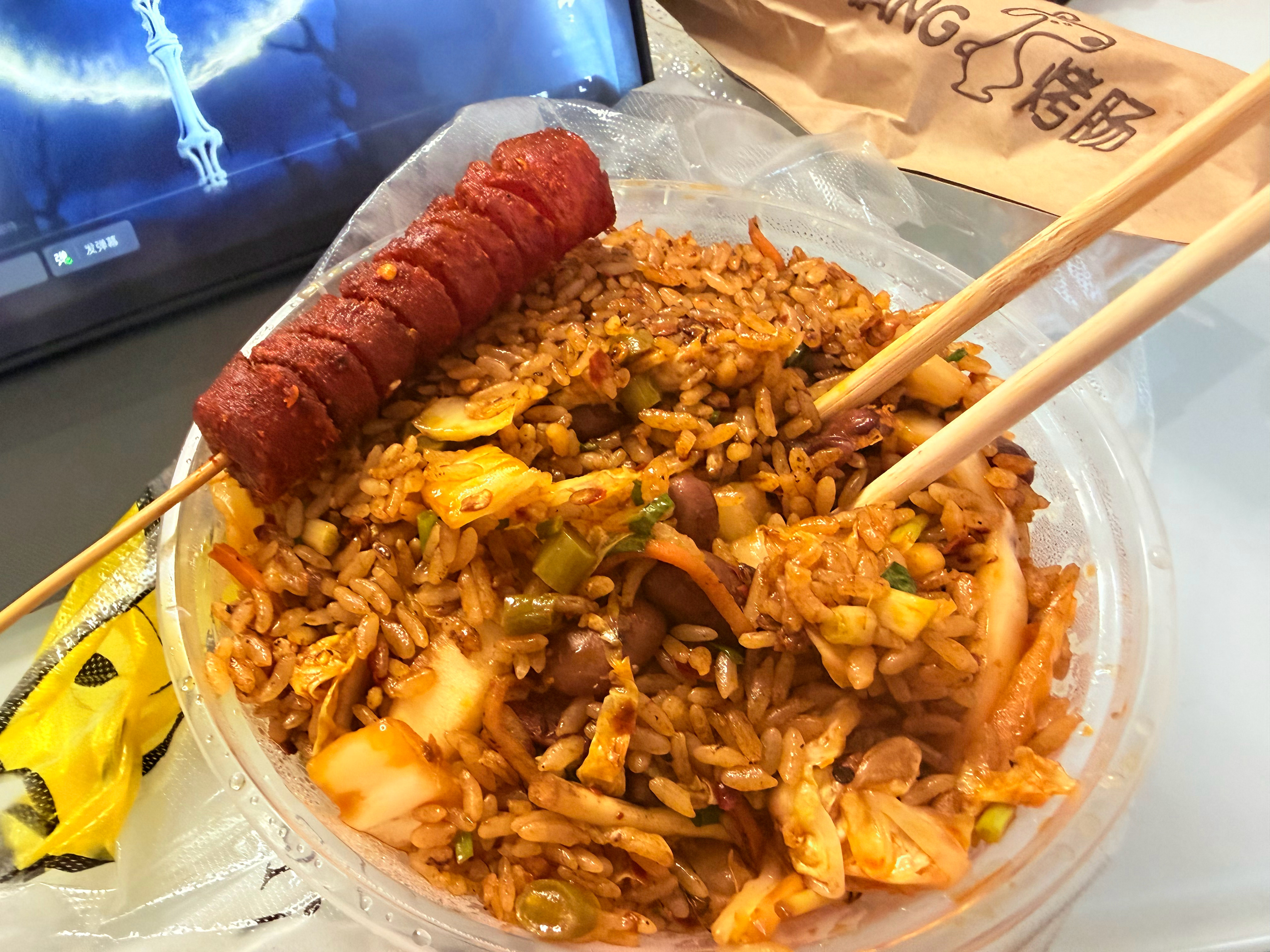 小猴呆の废话真多 吃饭的时候相册推送那年今日穿新中式的照片。。。。那时候真瘦啊难
