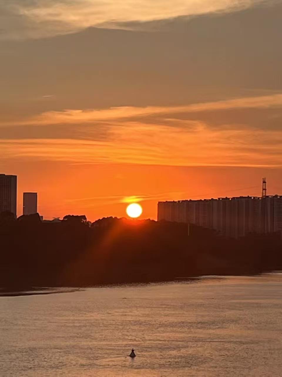 今日是前妻被我捉奸一年后的纪念日，谁知道他们是玩的还是真心，既然选择离开，就要勇