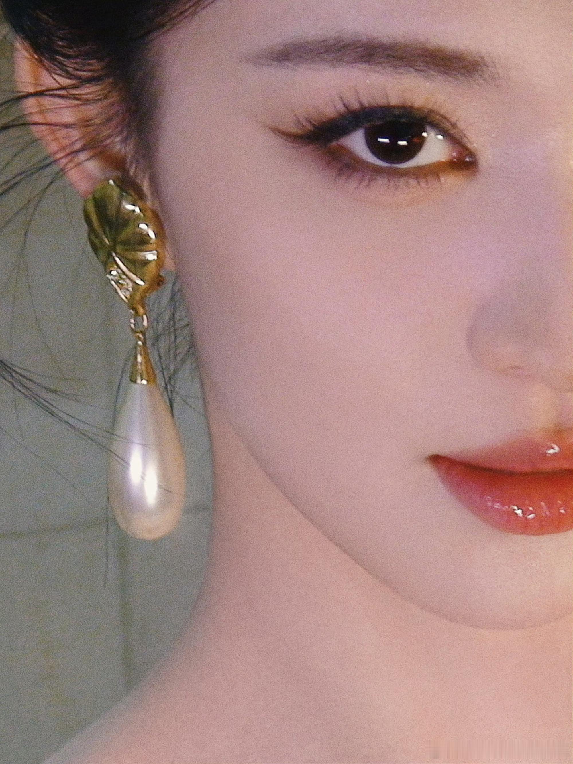 王楚然 珍珠美人 王楚然真的自带珍珠滤镜！肌肤细腻通透，眉眼间藏着温柔，气质温婉