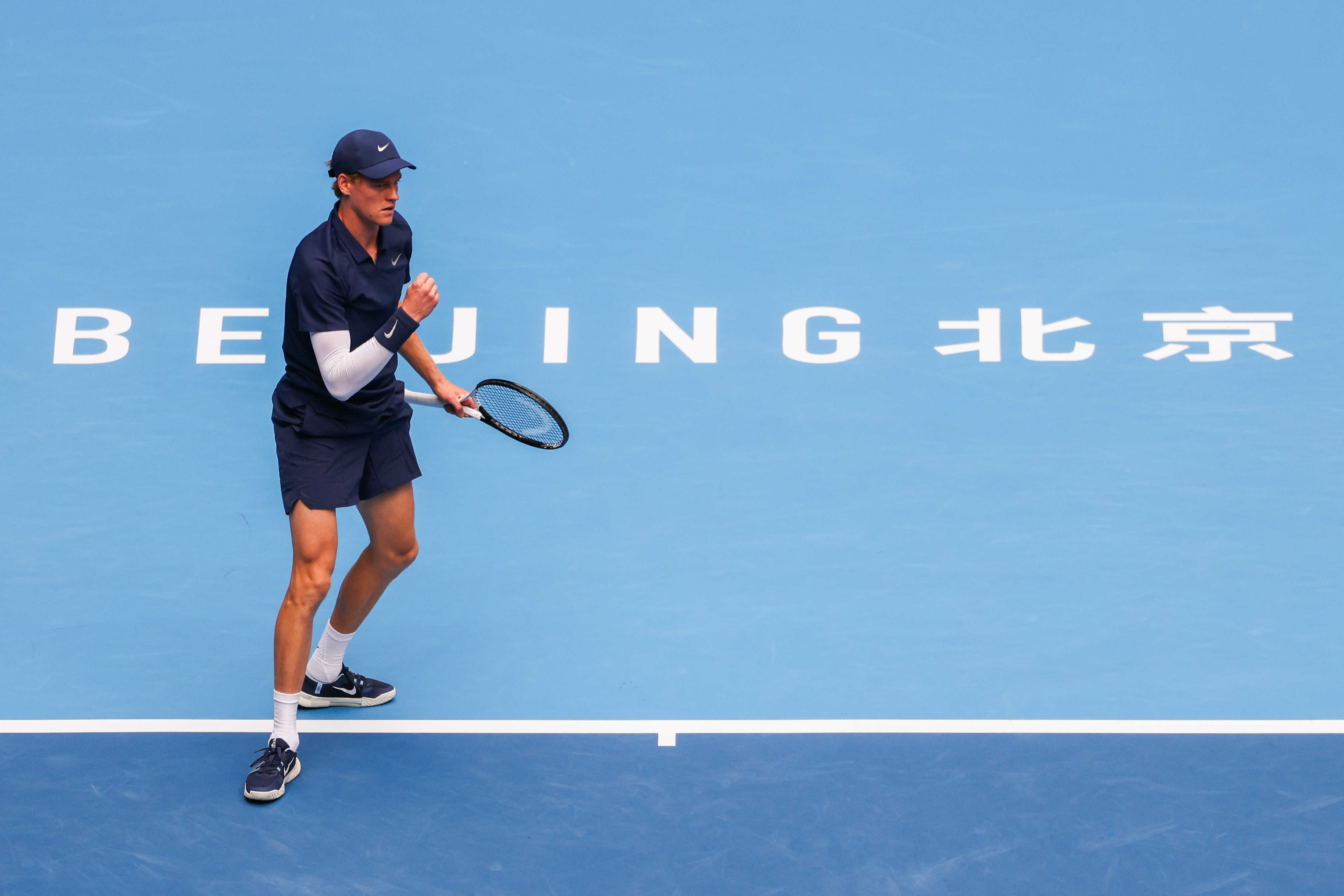 ATP1000印第安维尔斯大师赛第四轮，2号种子以7-6(6)、7-6(4)战胜
