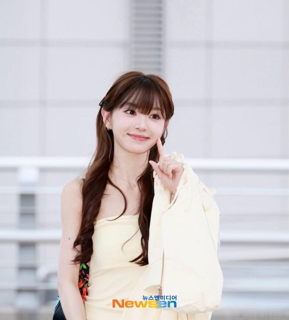 田曦薇 基因彩票世界痛吻田曦薇 细微报之以唇红齿白明眸皓齿肤白貌美面色红润体态修