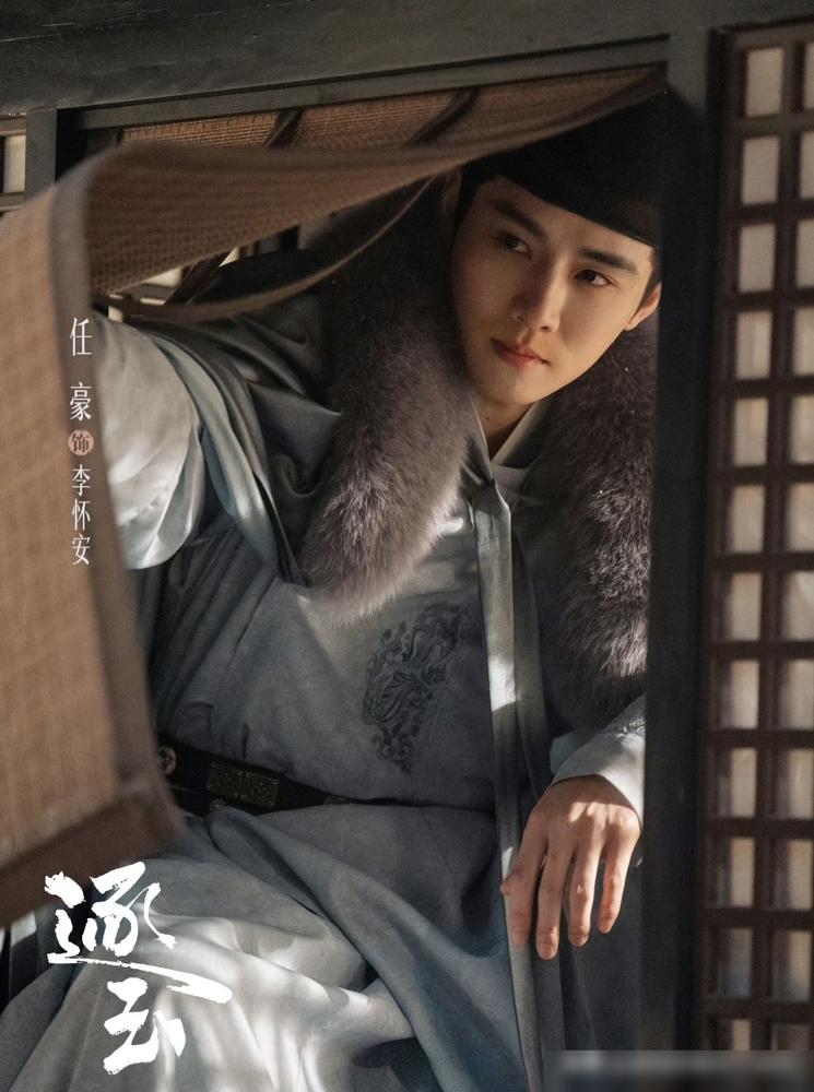 还在磕任豪的“李门槛”？别磕了，我告诉你原著里他结局比死惨得多。
 
家族谋反，