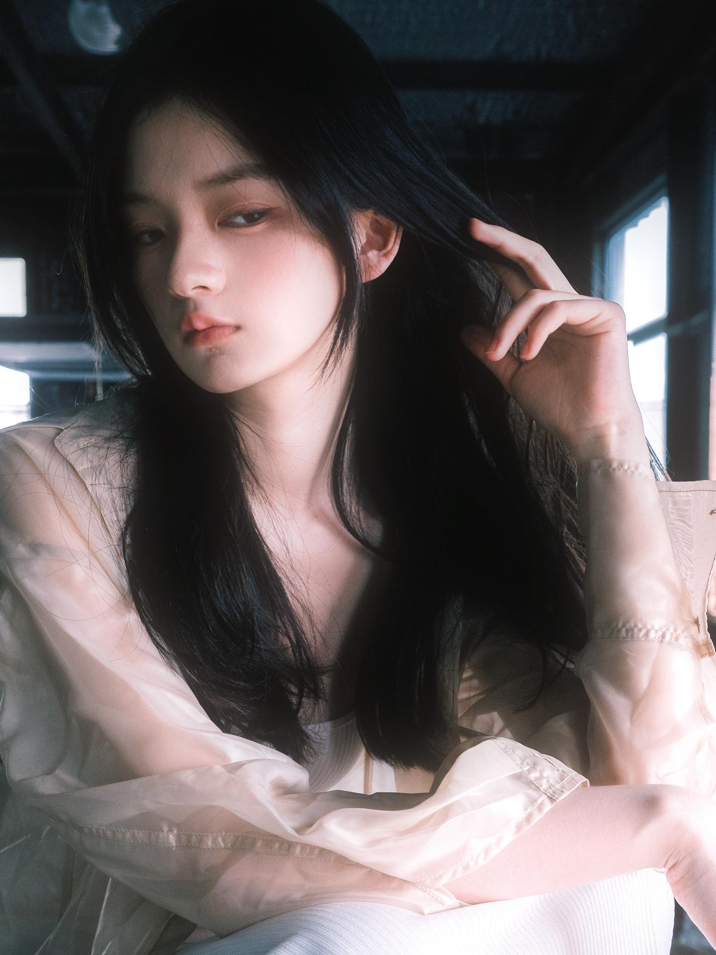 伤心只有一点点。所唾弃的人看不见
MODEL：Mo