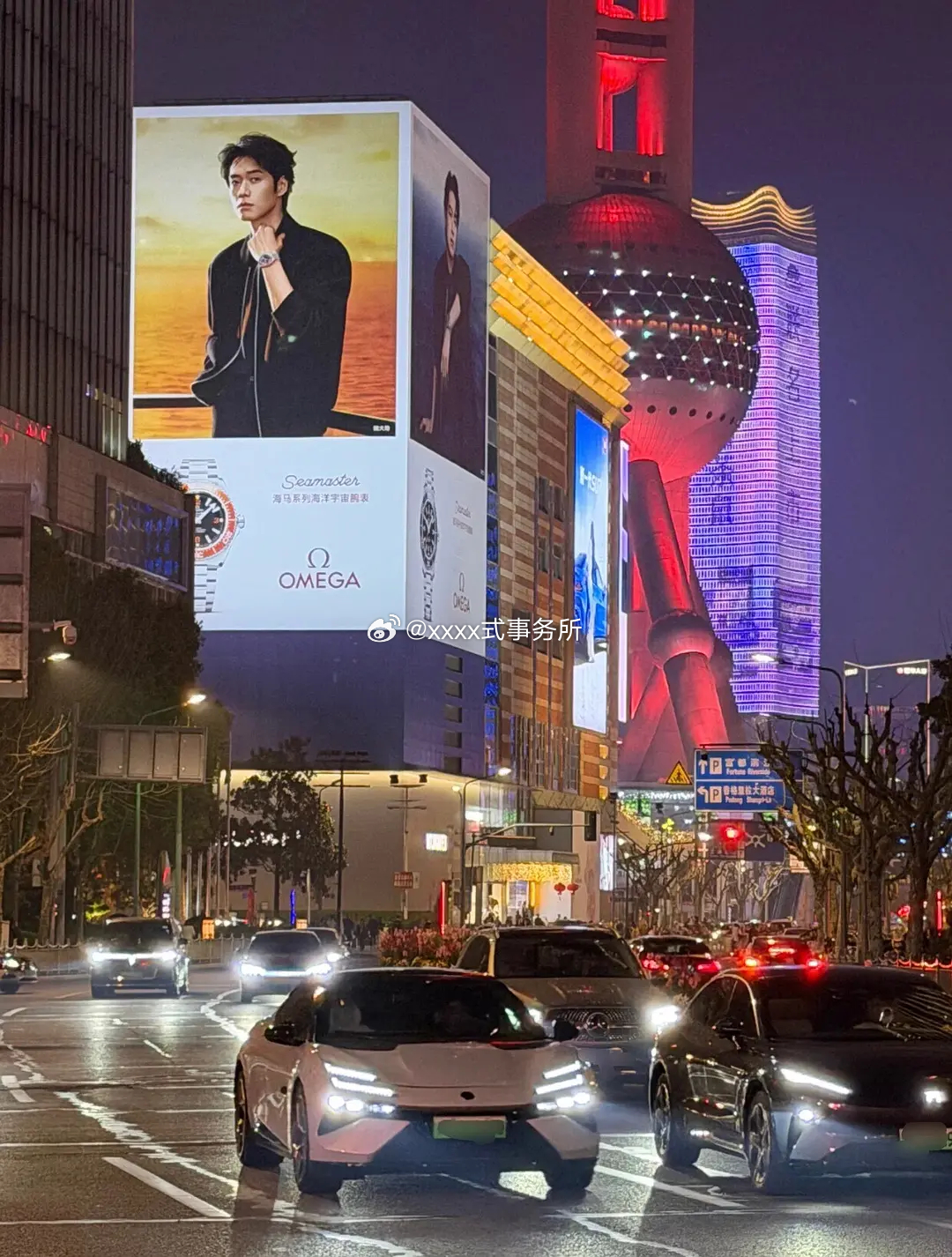 魏大勋欧米茄东方明珠地广，算是最贵贵的地段，欧米茄给魏大勋投了好多黄金地段的大地