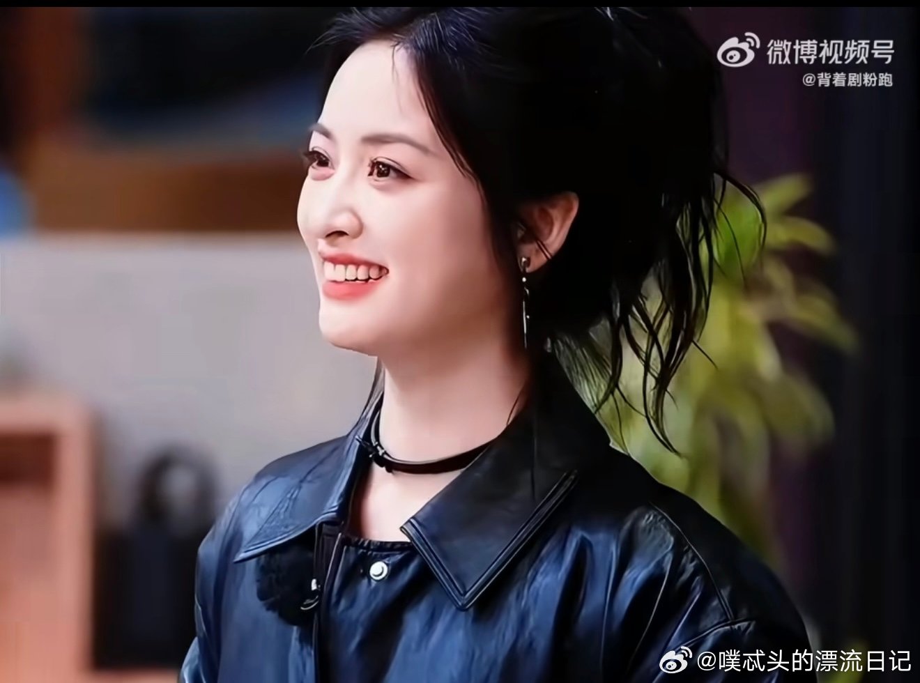 沈月吹风完全偶像剧女主沈月录综艺都像拍偶像剧怎么有人连吹风都这么好看啊，沈月这气