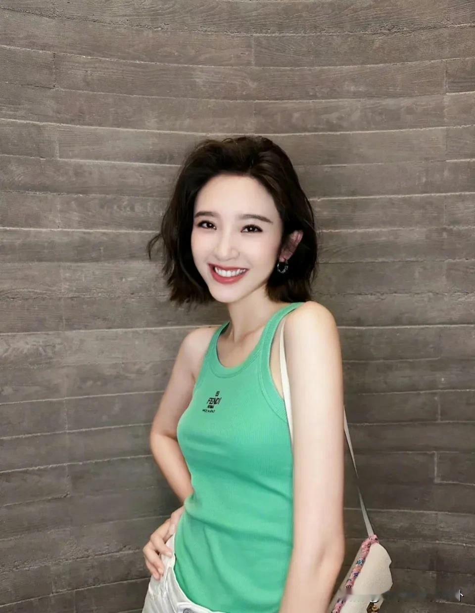 唐艺昕和唐嫣一看就是婚后很幸福的样子！