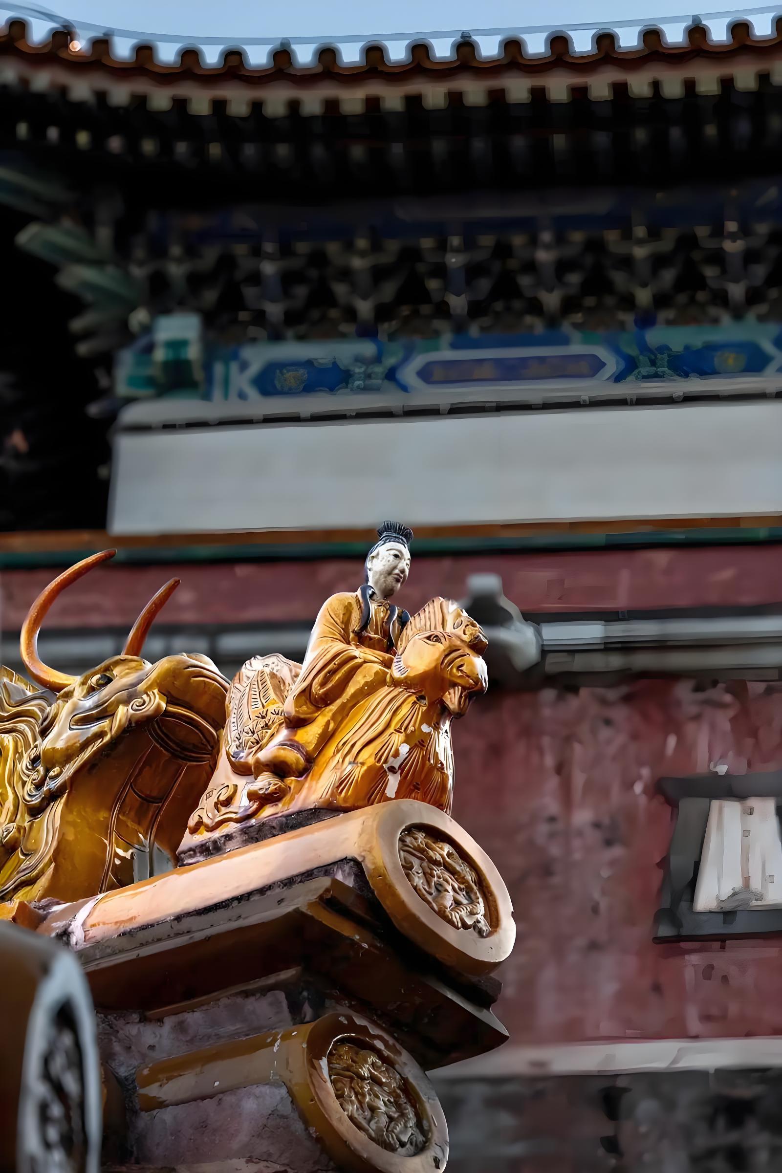 明代的脊兽为什么排在第一个的是骑凤仙人？从建筑结构实用的需求上来讲：骑凤仙人位于