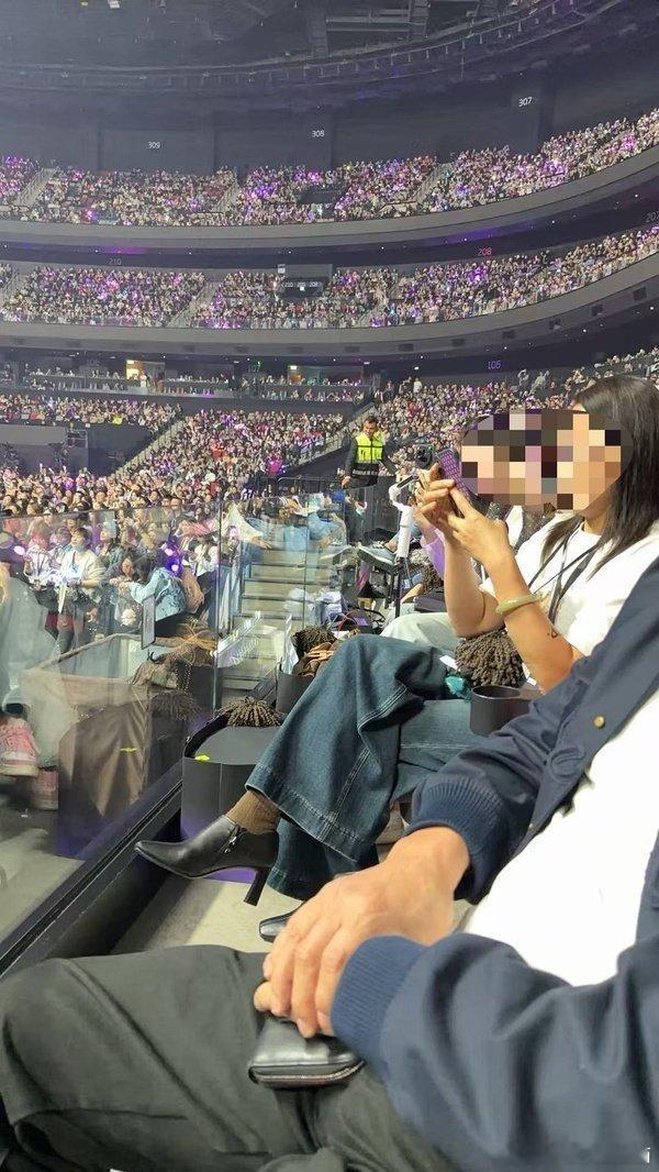 哇哦😯~好多人啊！王鹤棣演唱会2万人场子全🈵！这还是在澳门🇲🇴，要在内地