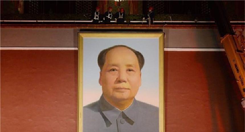 天安门毛主席画像为何如此传神？有人高价求画，葛小光坦言：毛主席是我朋友
1977