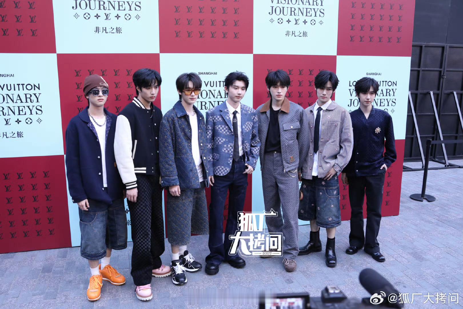 lv大秀时代少年团，此沙，白敬亭，龚俊，徐明浩红毯生图 ​​​