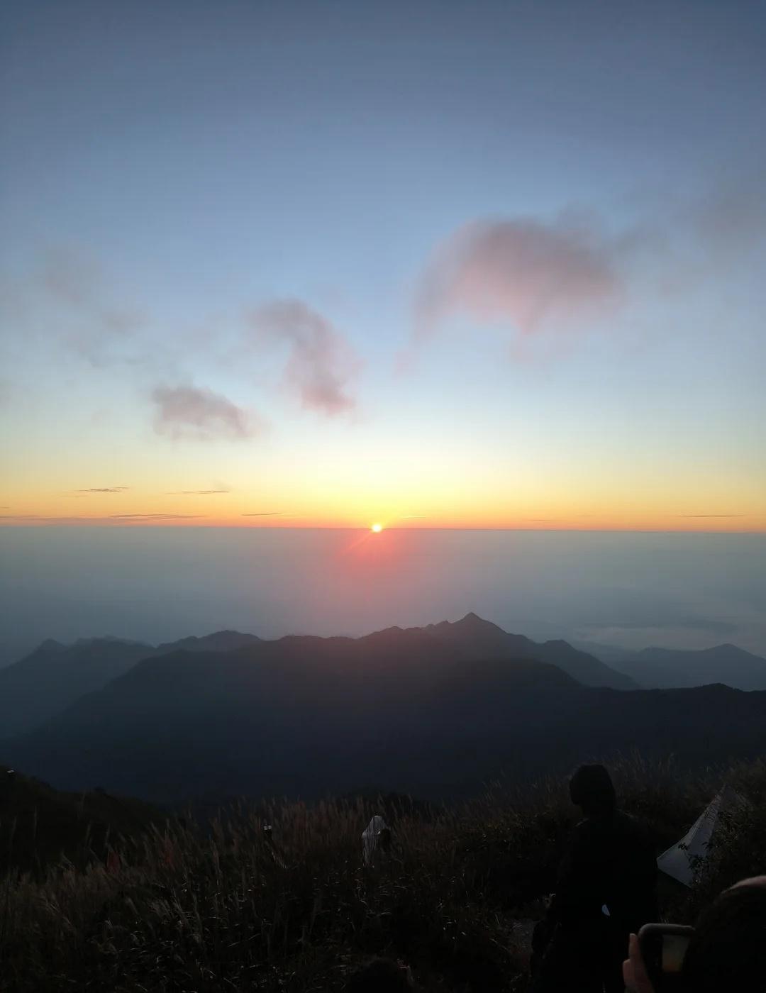武功山帐篷推荐丨躺着看日出🌅
周五周六特种兵爬武功山找到一个宝藏电热毯帐篷美美