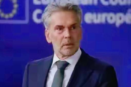 荷兰这招，真是搬石头砸自己脚了。

想用晶圆卡中国脖子，结果自家法院都看不下去，