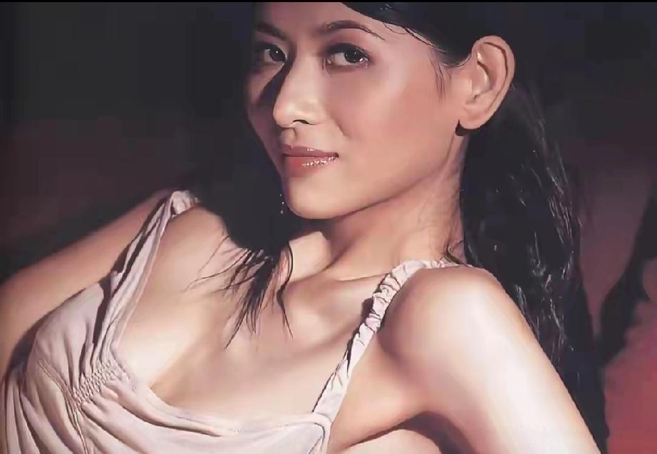 54岁陈霁平冻龄现身！藏百双鞋价值20万，未婚已雪卵
 
   曾凭《金枝欲孽》