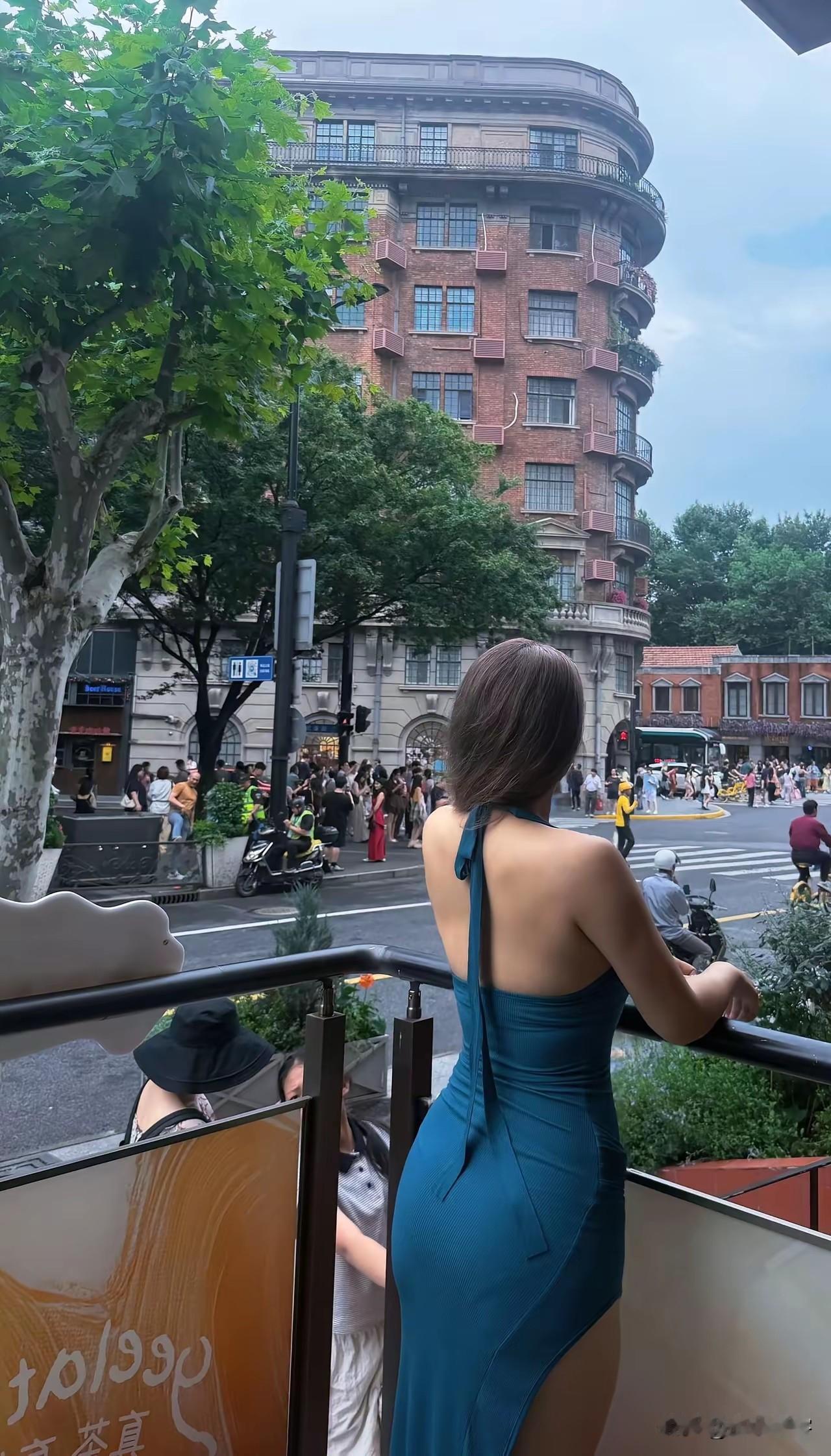 大大方方的秀健身成果，这本身没有什么不好意思的。