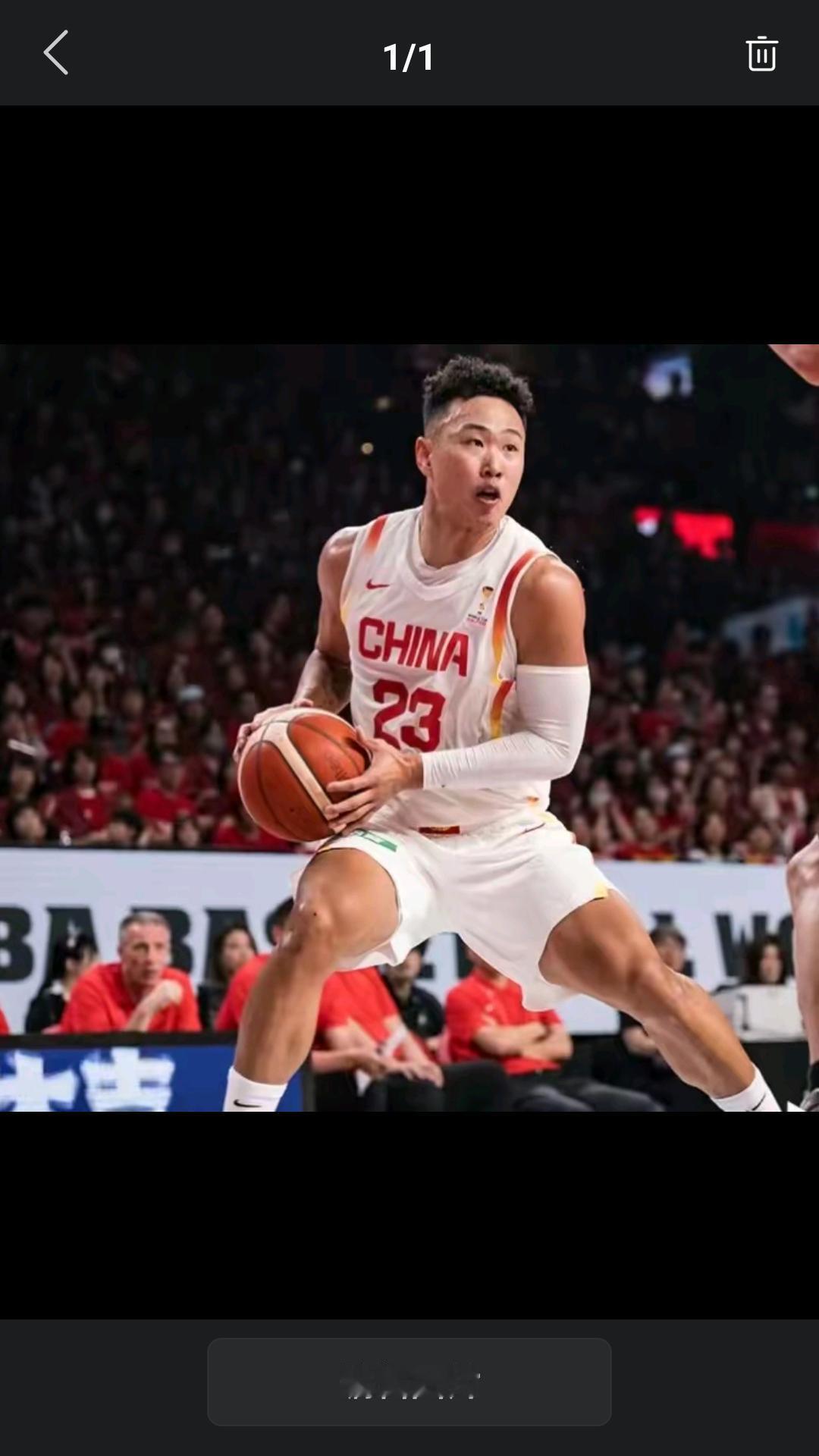 【中国男篮杭州热身赛12人名单公布，常规赛MVP 贺希宁遗憾落选，引发众多球迷关